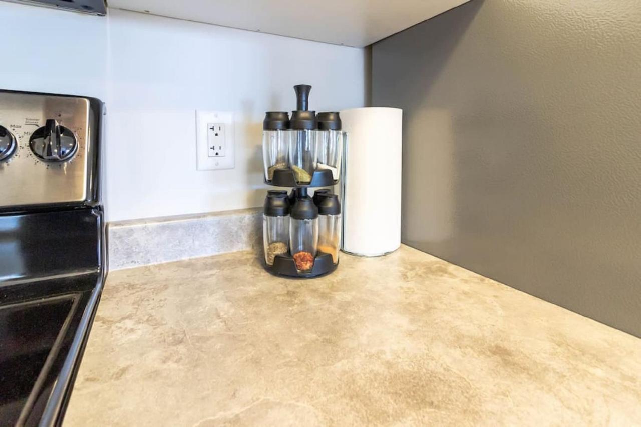 Newly Renovated Modern Condo Near Hospital, Unb Patio & Parking Coffee Saint John Eksteriør bilde