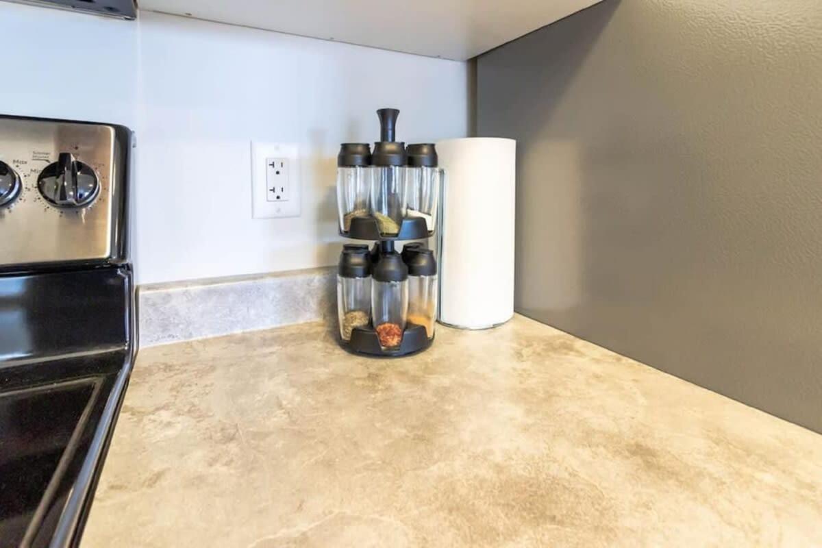 Newly Renovated Modern Condo Near Hospital, Unb Patio & Parking Coffee Saint John Eksteriør bilde