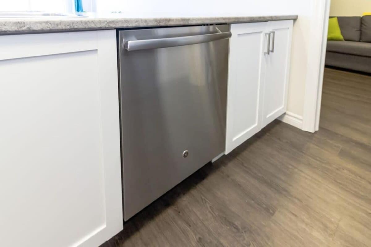 Newly Renovated Modern Condo Near Hospital, Unb Patio & Parking Coffee Saint John Eksteriør bilde