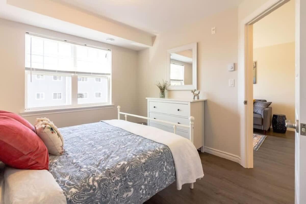Newly Renovated Modern Condo Near Hospital, Unb Patio & Parking Coffee Saint John Eksteriør bilde